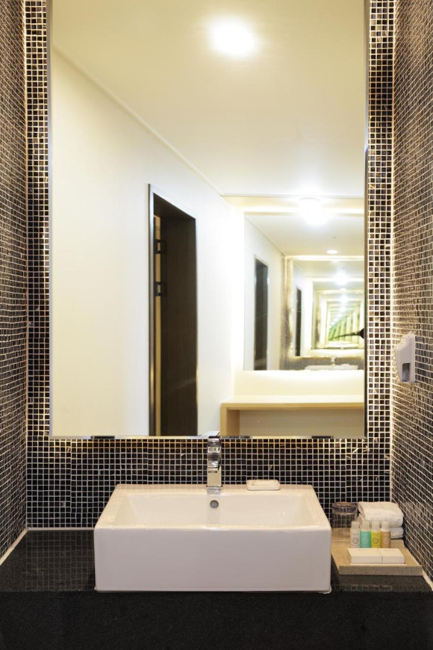 Hotel Shalom Jeju Esterno foto